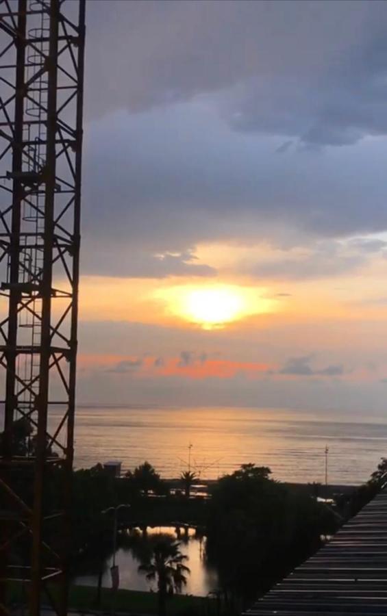 Apart Twin Lola Batumi Luaran gambar